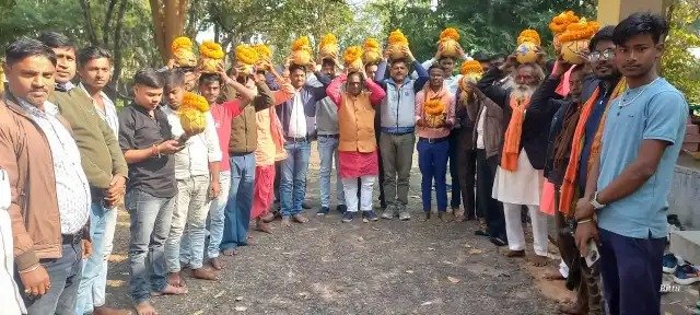 Kishanganj:श्रीराम जन्मभूमि प्राण प्रतिष्ठा कार्यक्रम के निमित निकाली गयी पूजित अक्षत क्लश‌ शोभायात्रा